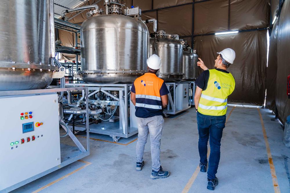 Bis 2032 möchte Octavia Carbon 100.000 Tonnen CO₂ pro Jahr aus der Luft nehmen