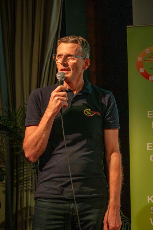 Stefan Jessenberger im Namen des Veranstalters Verein Energiewende ER(H)