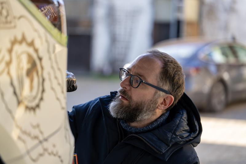 Der Künstler bei der Arbeit